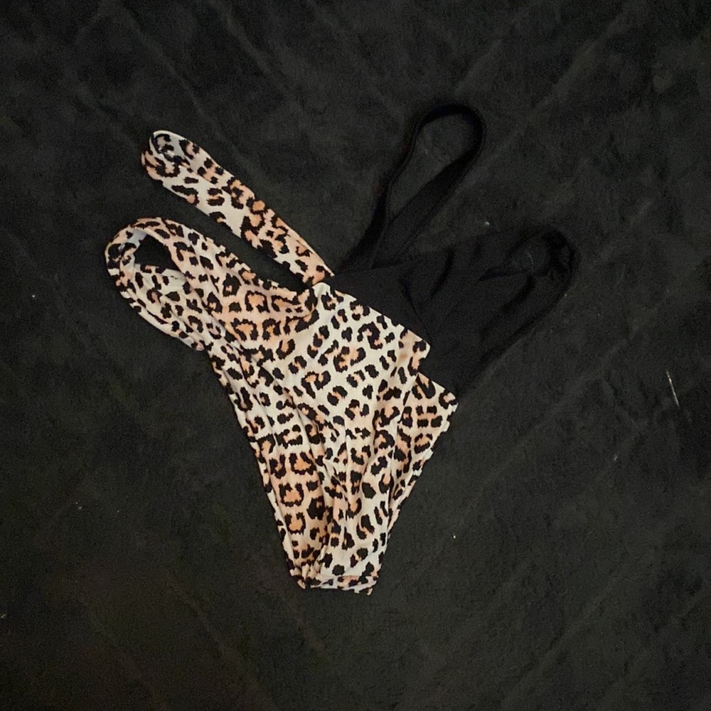 Bikini Set - Picture 4 of 5